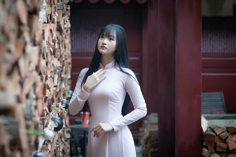 Fashion and Travel: How Global Trends Influence Local Style
